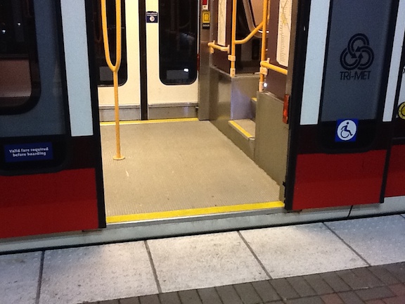 Low floor light rail&nbsp;cars
