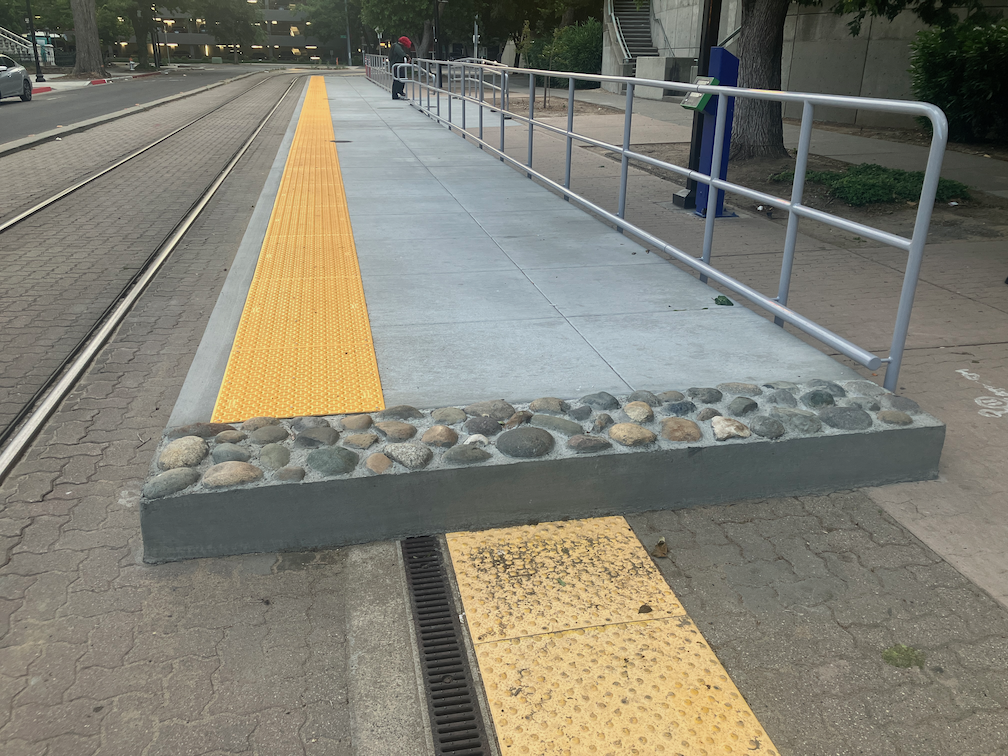 SacRT 8th & O station platform with 'detectable' rocks