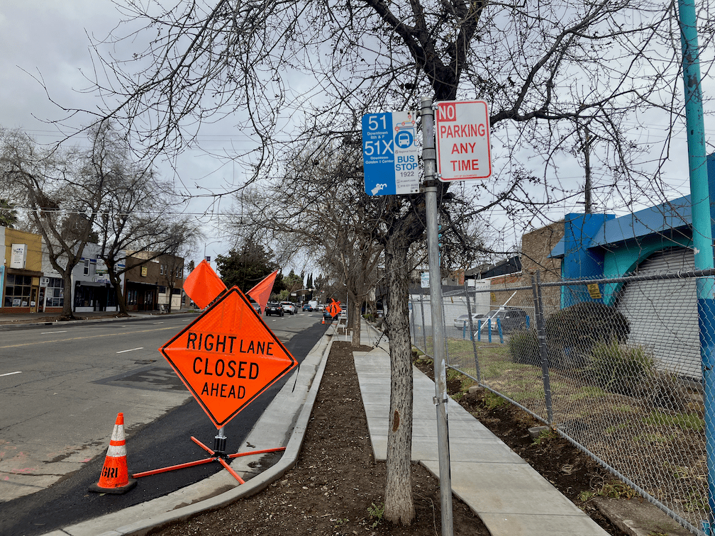 SacRT Route 51 westbound stop 1922 after 18th